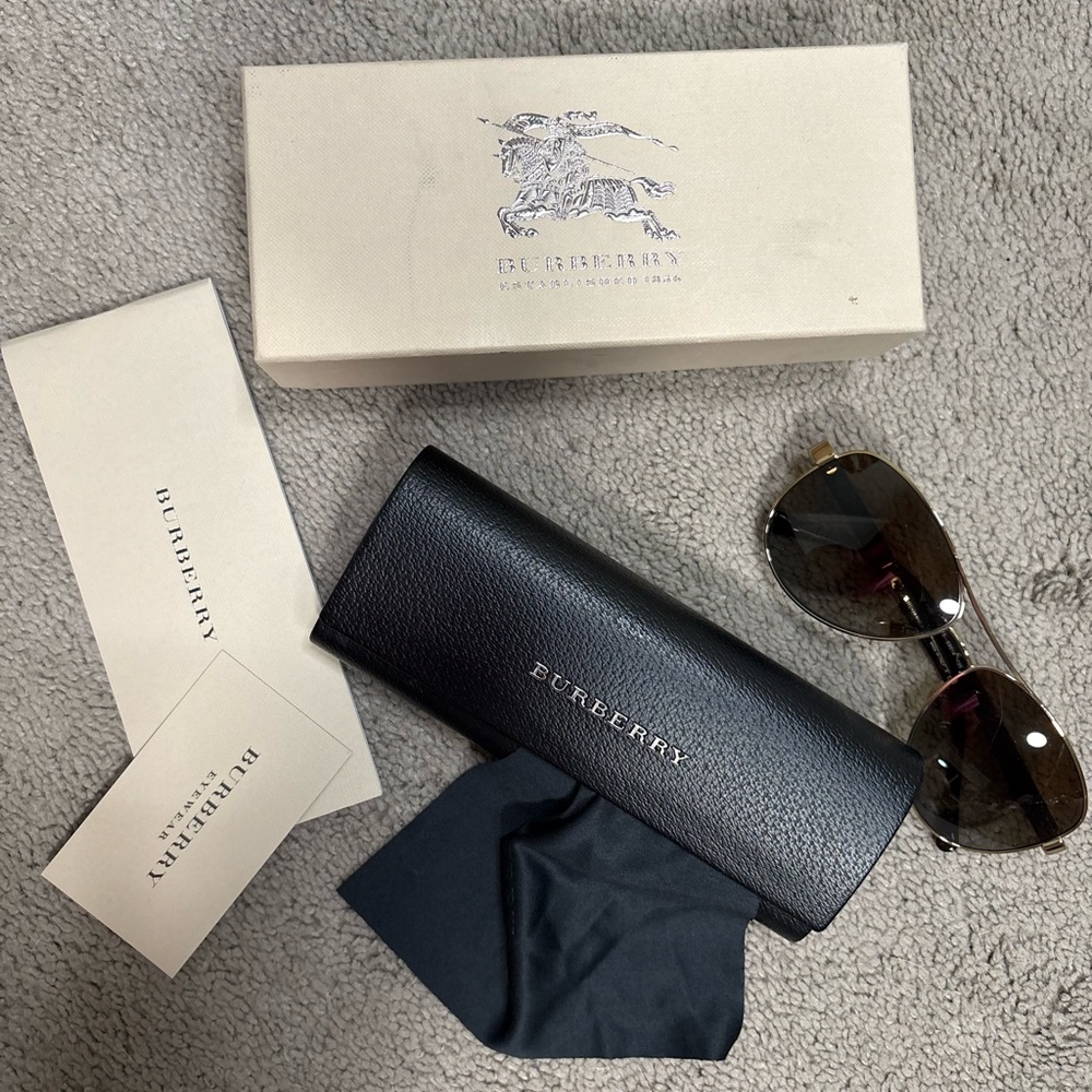 Burberry Polarized Aviator Sunglasses - Picture 4 of 7